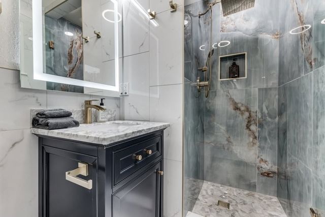 9026 Livenshire Drive, Dallas, TX 75238