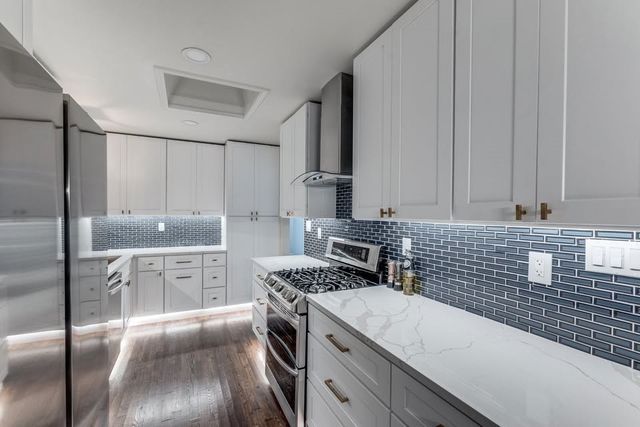 9026 Livenshire Drive, Dallas, TX 75238