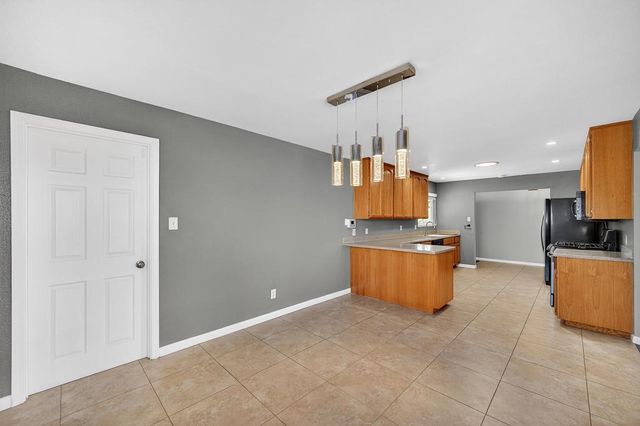 5117 Schuyler Dr, Carmichael, CA 95608