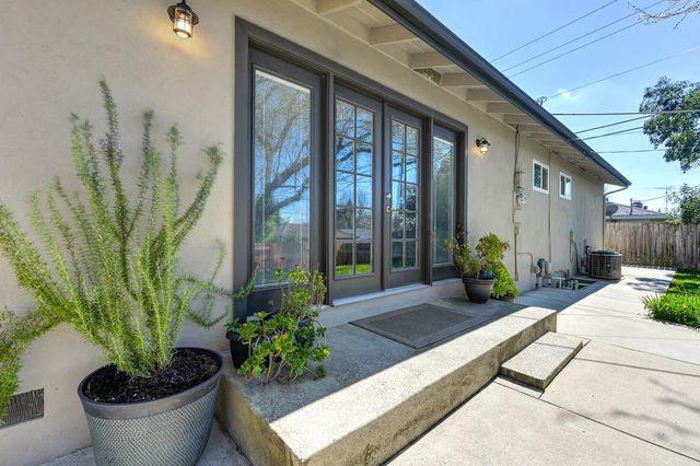 5117 Schuyler Dr, Carmichael, CA 95608