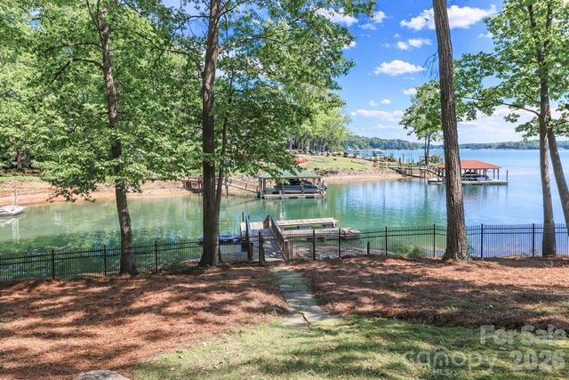 119 Shelter Cove Lane, Mooresville, NC 28117