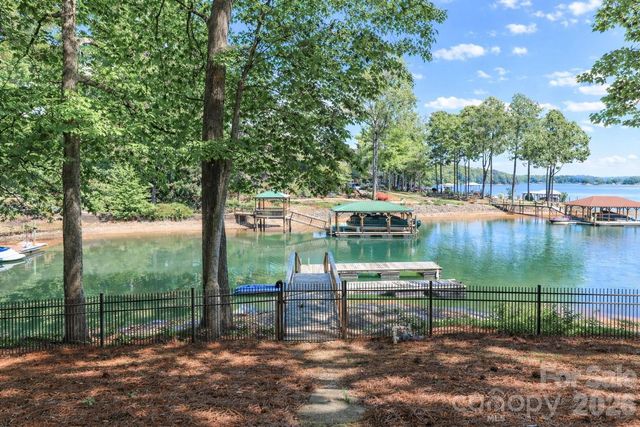 119 Shelter Cove Lane, Mooresville, NC 28117