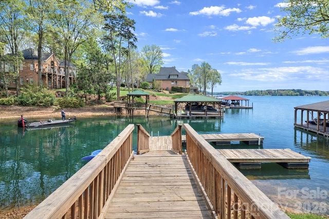119 Shelter Cove Lane, Mooresville, NC 28117