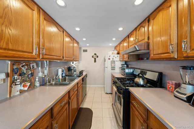 234 Dover Green, Staten Island, NY 10213