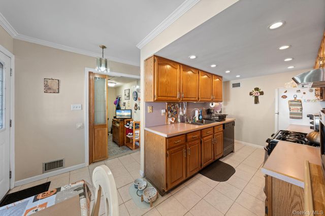 234 Dover Green, Staten Island, NY 10213