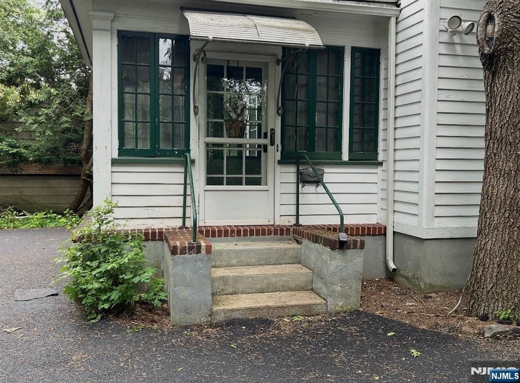 25 Monroe Street, Ridgewood, NJ 07450