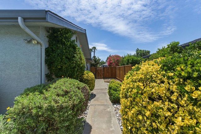 805 S Ridgemark Drive, Hollister, CA 95023