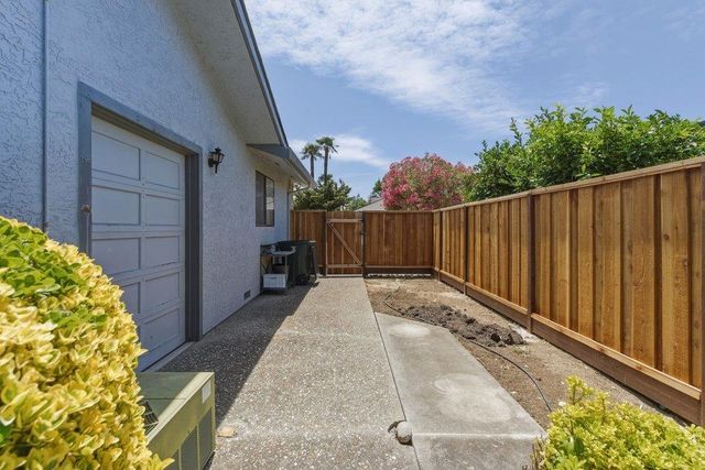 805 S Ridgemark Drive, Hollister, CA 95023