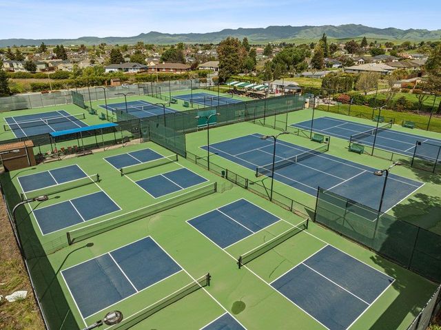 805 S Ridgemark Drive, Hollister, CA 95023
