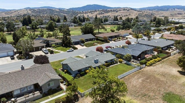 805 S Ridgemark Drive, Hollister, CA 95023