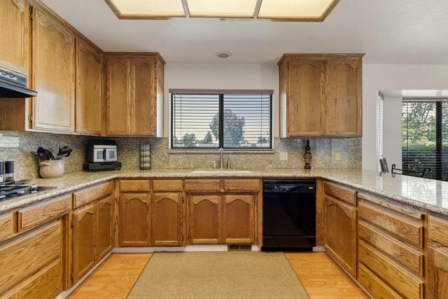 805 S Ridgemark Drive, Hollister, CA 95023