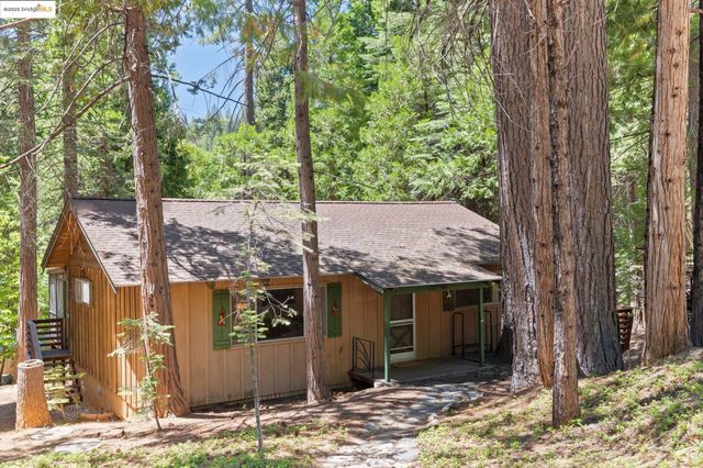 24318 Kalanu Pl, Mi Wuk Village, CA 95346