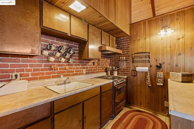 24318 Kalanu Pl, Mi Wuk Village, CA 95346