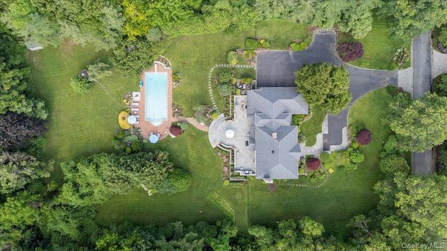 10 Overbrook Lane, Old Brookville, NY 11545