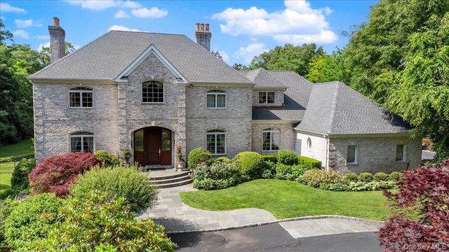 10 Overbrook Lane, Old Brookville, NY 11545