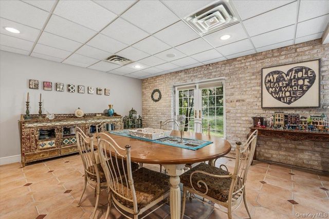 10 Overbrook Lane, Old Brookville, NY 11545