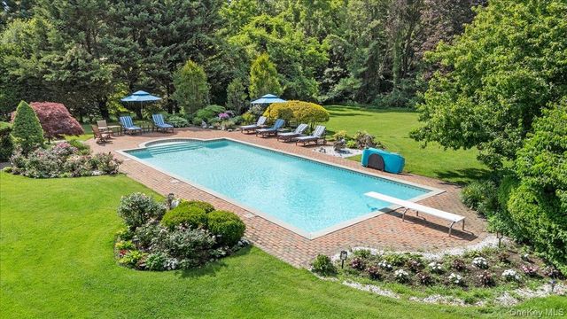 10 Overbrook Lane, Old Brookville, NY 11545