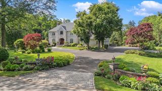 10 Overbrook Lane, Old Brookville, NY 11545