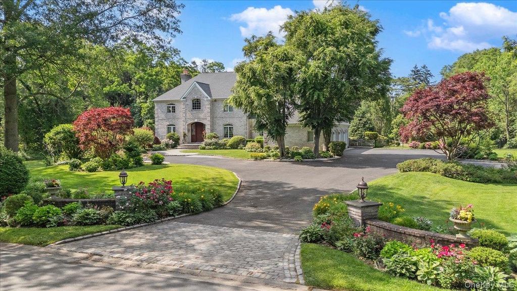 10 Overbrook Lane, Old Brookville, NY 11545