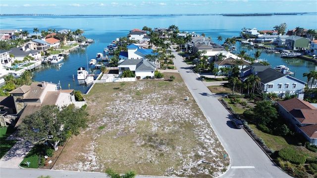 139 9TH STREET E, Tierra Verde, FL 33715