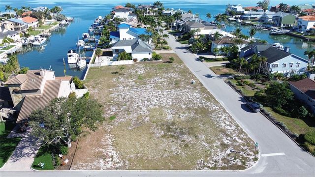 139 9TH STREET E, Tierra Verde, FL 33715