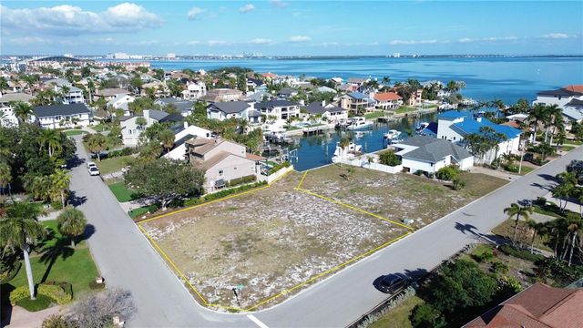 139 9TH STREET E, Tierra Verde, FL 33715