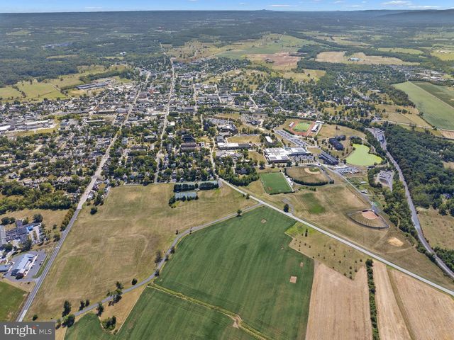 63 W LINCOLN AVE, Gettysburg, PA 17325