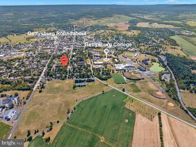 63 W LINCOLN AVE, Gettysburg, PA 17325