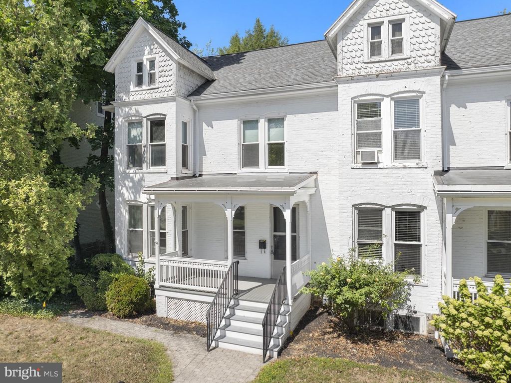 63 W LINCOLN AVE, Gettysburg, PA 17325