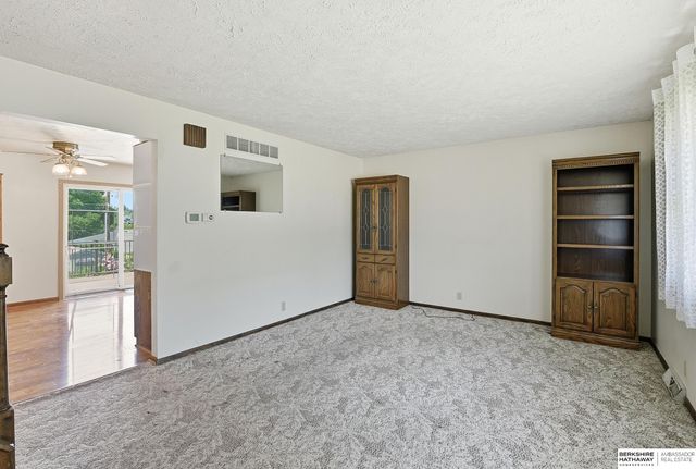 1218 S 164th Avenue, Omaha, NE 68130