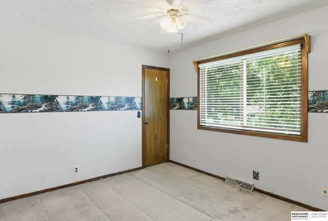 1218 S 164th Avenue, Omaha, NE 68130