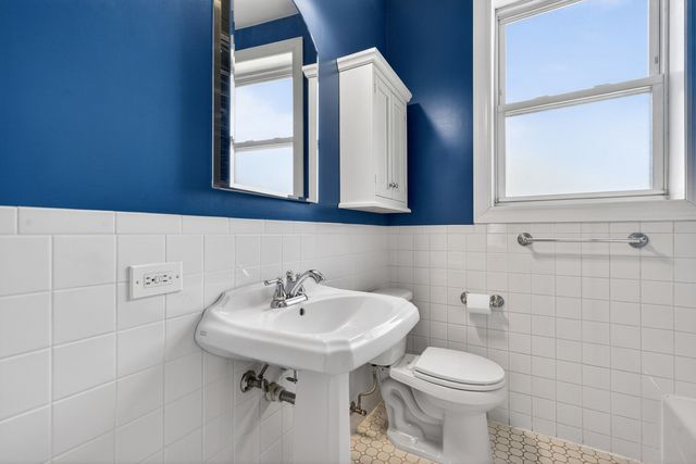 4308 W Waveland Avenue 2, Chicago, IL 60641