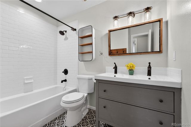 990 Sparta Drive, Lafayette, CO 80026