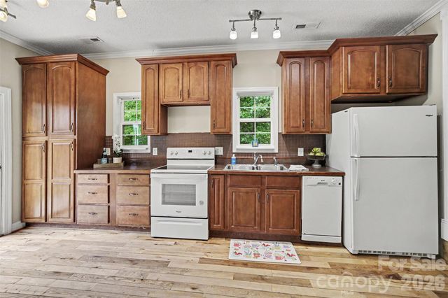 313 Oakland Avenue, Belmont, NC 28012