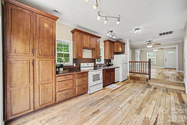 313 Oakland Avenue, Belmont, NC 28012