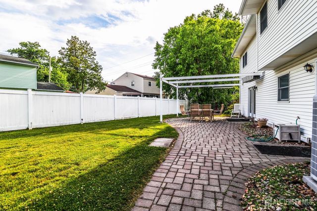 5 Timothy Court, Edison, NJ 08837