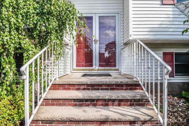 5 Timothy Court, Edison, NJ 08837