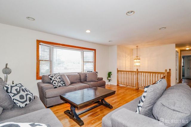 5 Timothy Court, Edison, NJ 08837