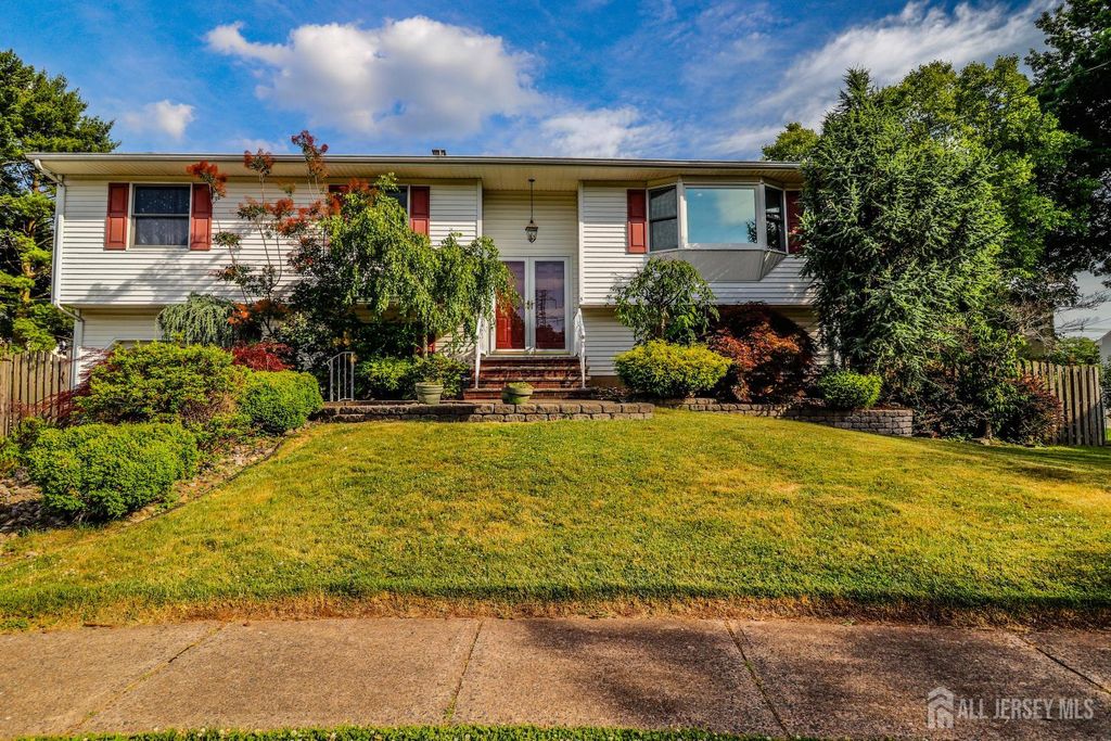 5 Timothy Court, Edison, NJ 08837