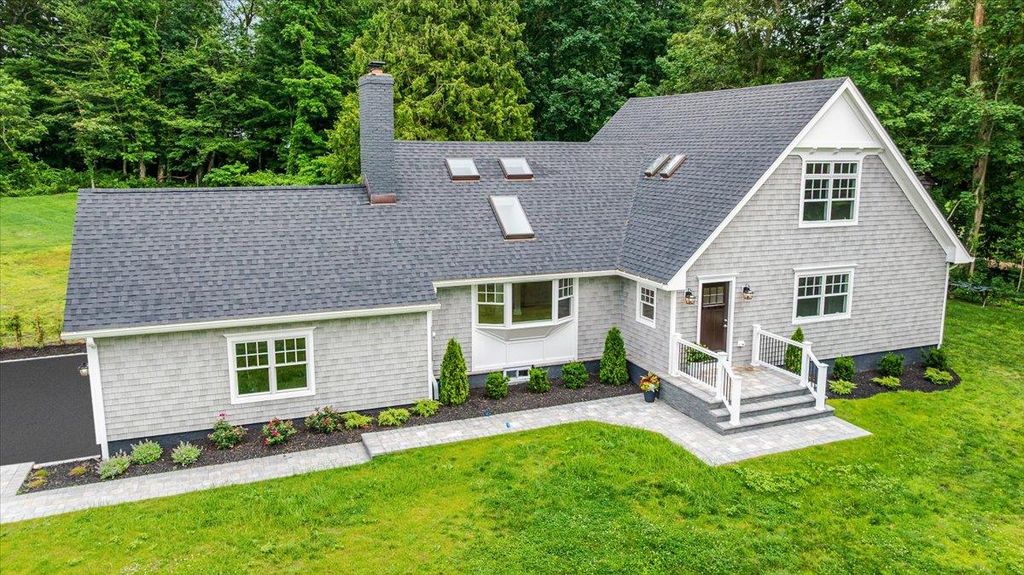 2 Brookhill Lane, Huntington, NY 11743