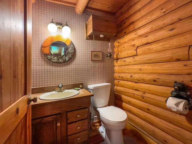 17452 Lake Vera Purdon Rd, Nevada City, CA 95959