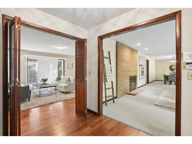 12202 Se GUILFORD Dr, Milwaukie, OR 97222