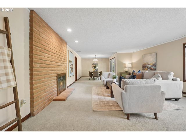 12202 Se GUILFORD Dr, Milwaukie, OR 97222