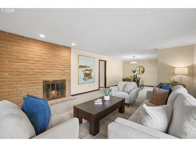 12202 Se GUILFORD Dr, Milwaukie, OR 97222