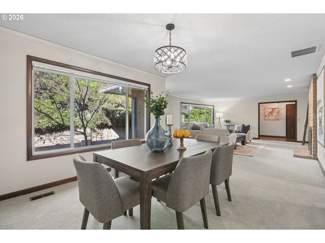 12202 Se GUILFORD Dr, Milwaukie, OR 97222