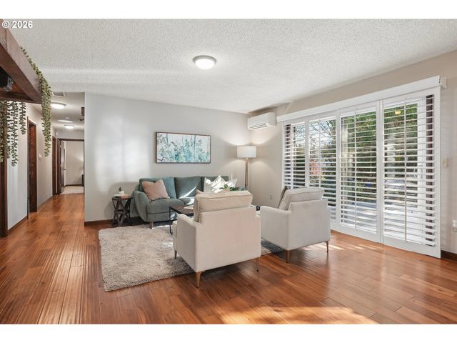 12202 Se GUILFORD Dr, Milwaukie, OR 97222