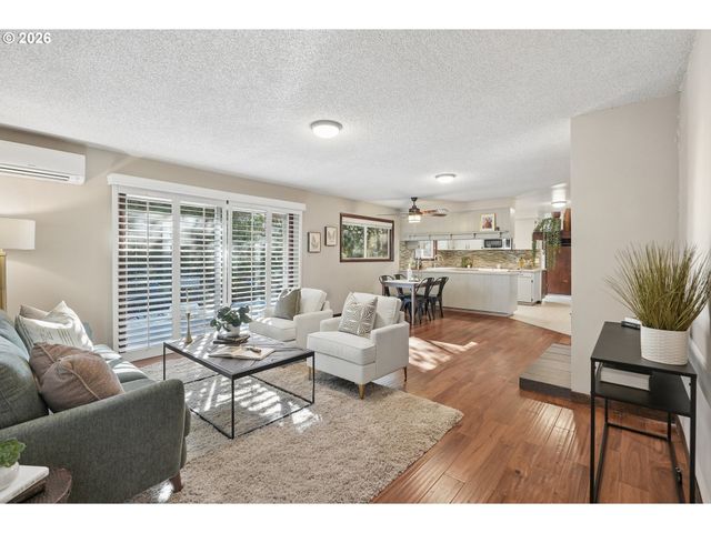 12202 Se GUILFORD Dr, Milwaukie, OR 97222