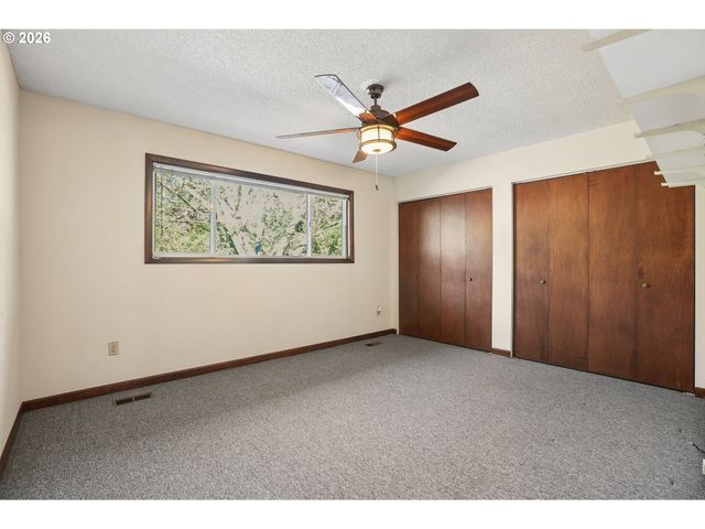 12202 Se GUILFORD Dr, Milwaukie, OR 97222