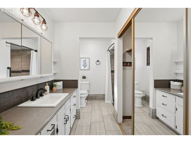 12202 Se GUILFORD Dr, Milwaukie, OR 97222