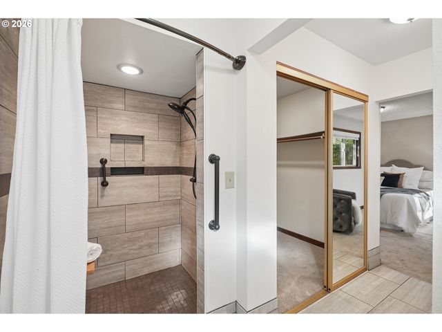 12202 Se GUILFORD Dr, Milwaukie, OR 97222